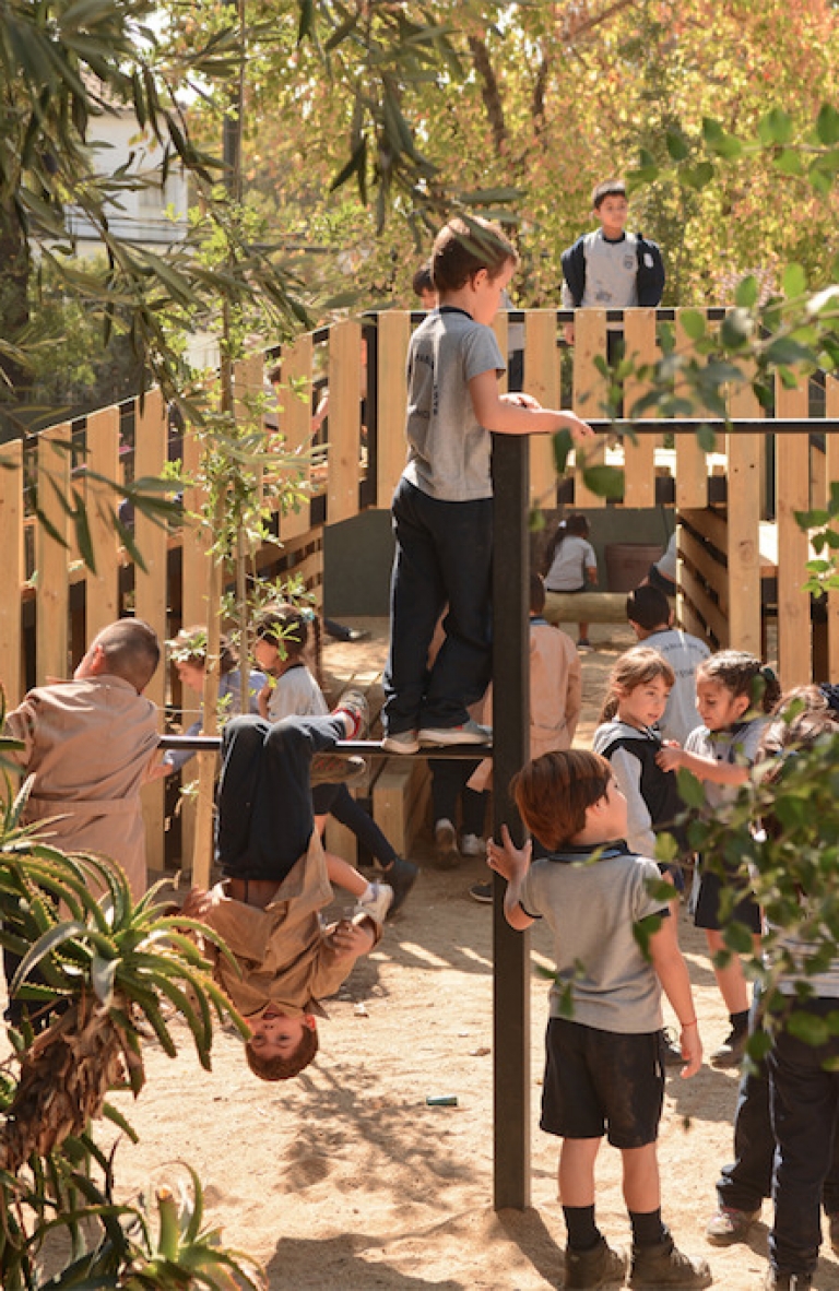 Patio Vivo resignifica los patios escolares a través de la arquitectura y el juego