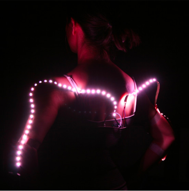 Tratado sobre el Aura de Clarisa Menteguiaga: una performance que une arte, danza y tecnología