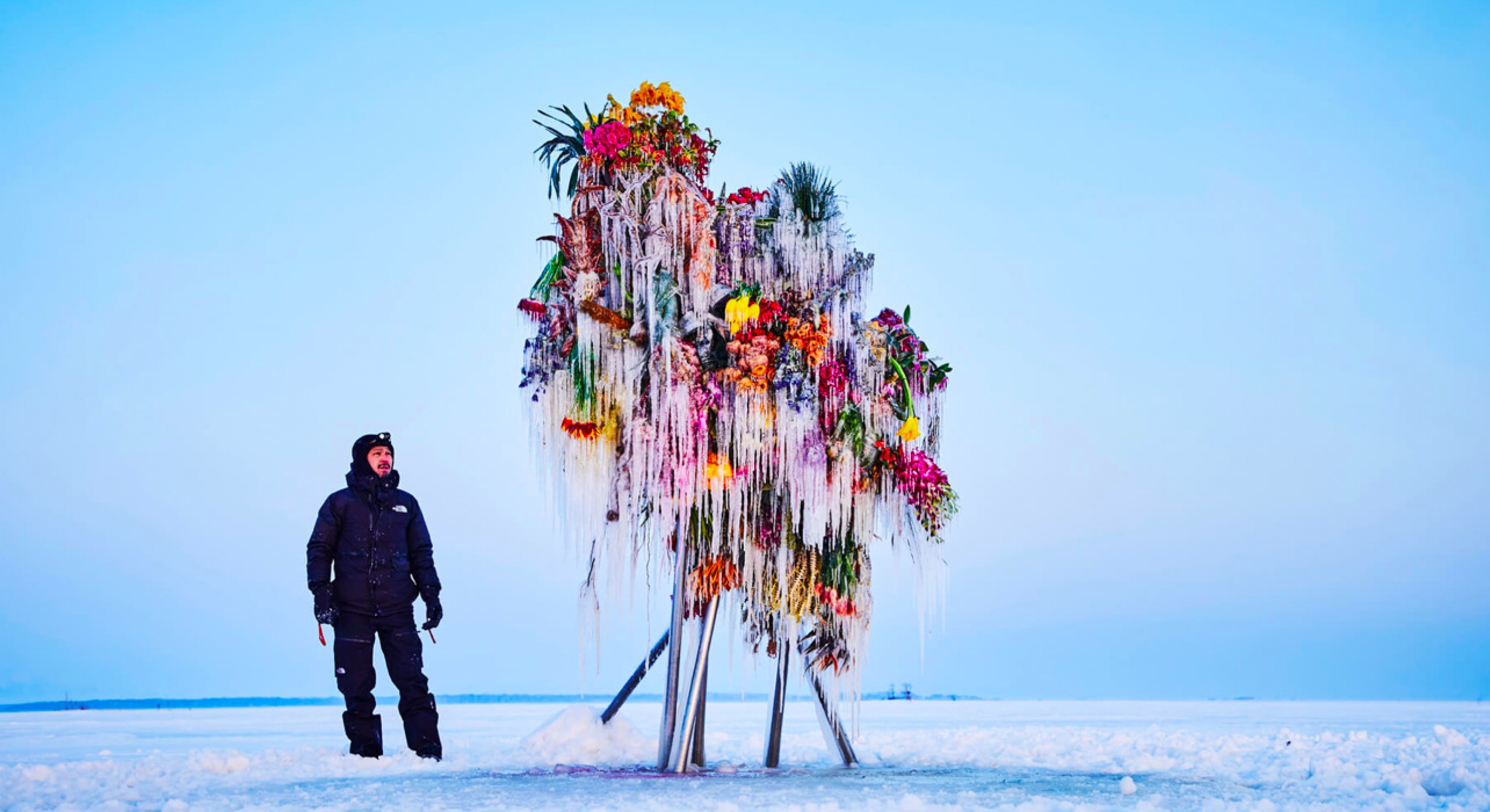 Azuma Makoto y las flores: «Capturo el momento de la belleza y las entrego como nuevas obras de arte»