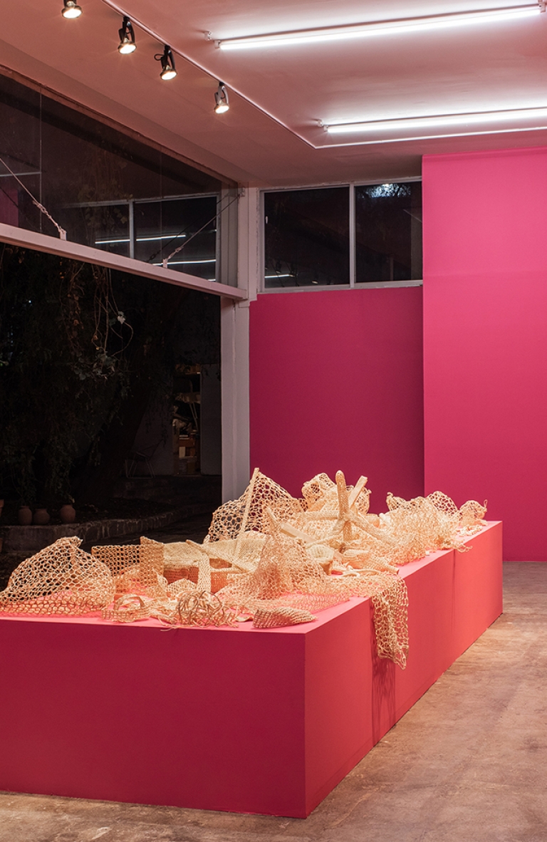 La periferia se borda y se teje en el arte textil de Claudia Gutiérrez
