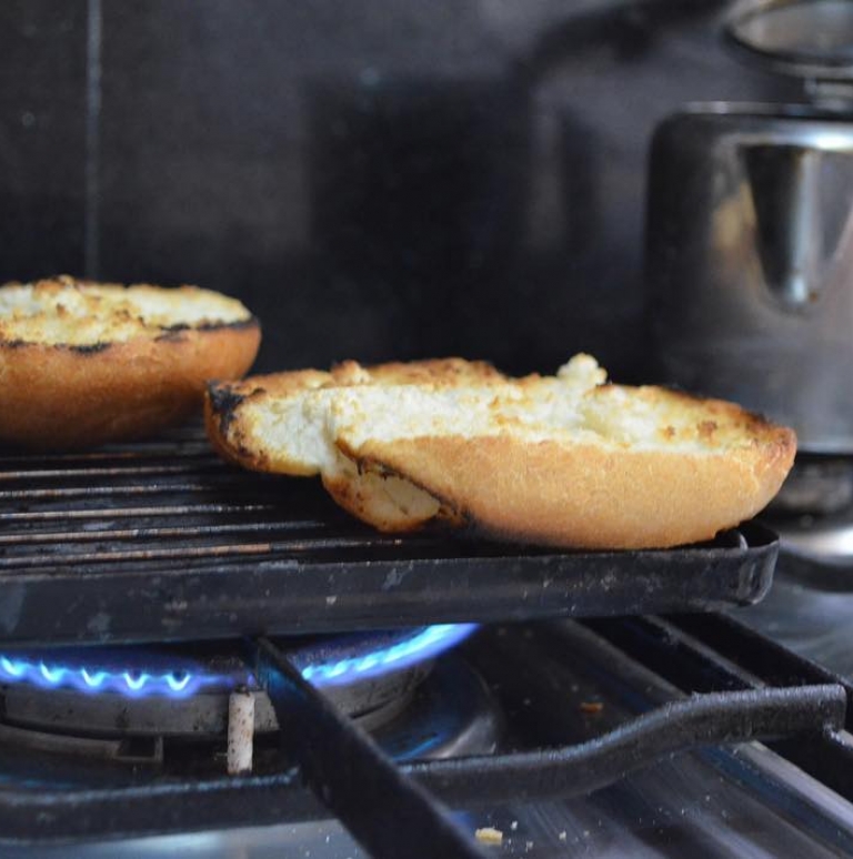 El tostador de pan chileno: Corazón de herramienta