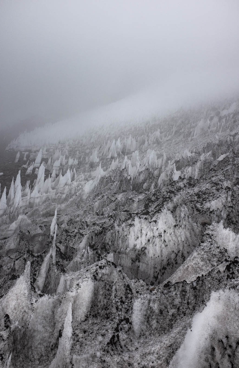 Cómo fotografiar un territorio: Alejandro Olivares y su «Atlas de la Historia Abstracta y Subjetiva de Chile»