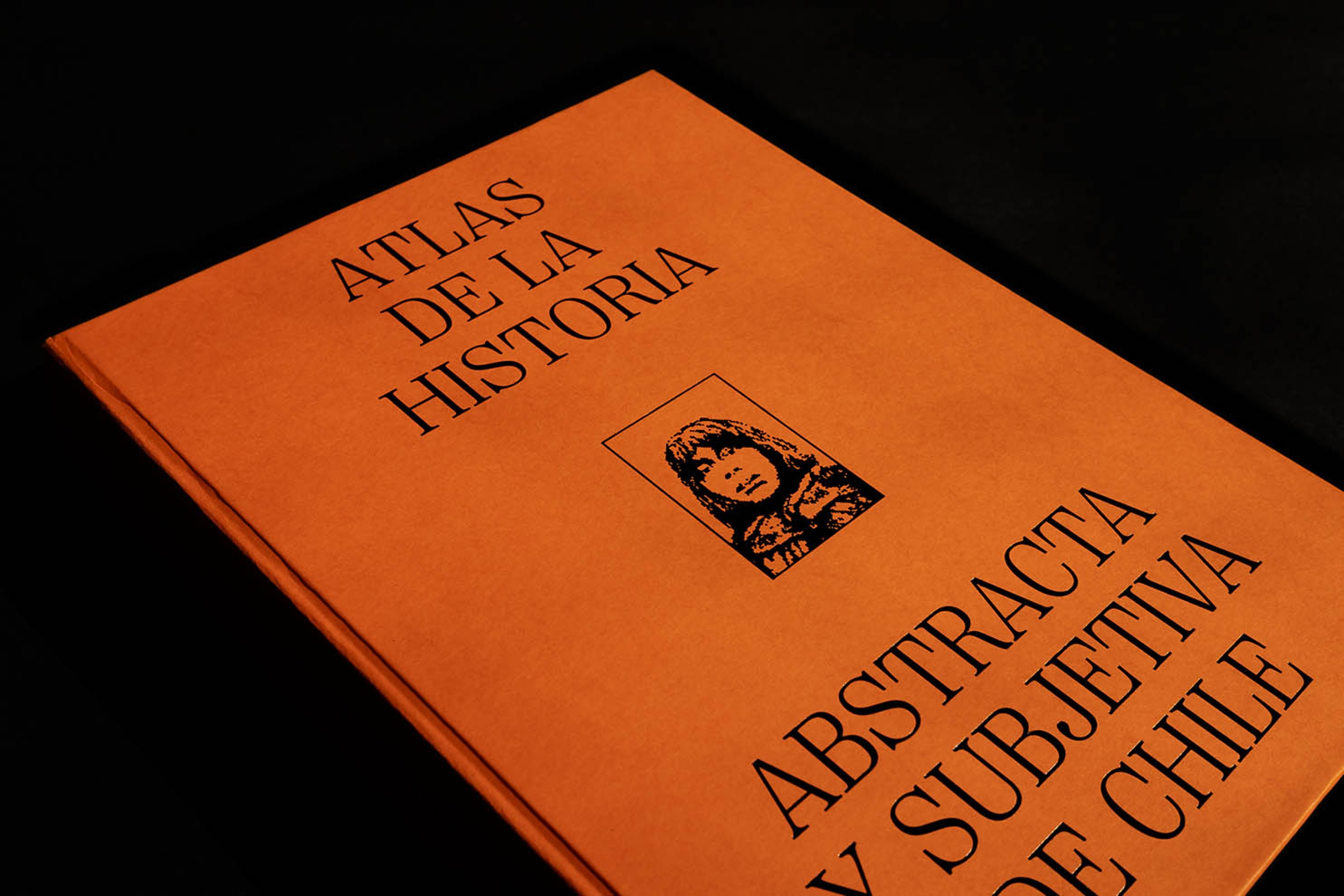 Cómo fotografiar un territorio: Alejandro Olivares y su «Atlas de la Historia Abstracta y Subjetiva de Chile»
