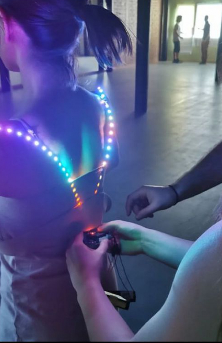 Tratado sobre el Aura de Clarisa Menteguiaga: una performance que une arte, danza y tecnología