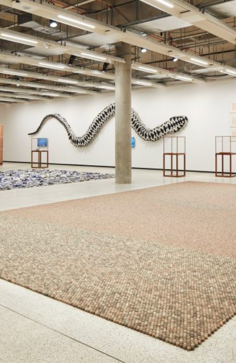 Objetos cotidianos e históricos protagonizan la nueva exposición de Ai Weiwei «Making Sense»