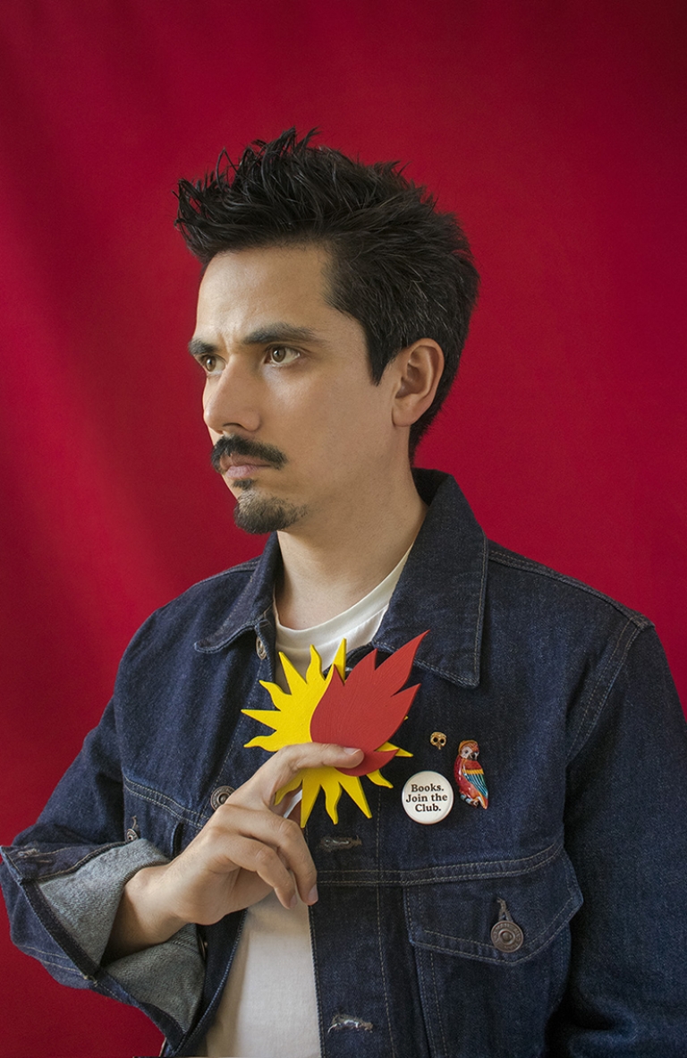 Las imágenes de Diego Becas: portadas de libros, cartelismo y reflexión visual