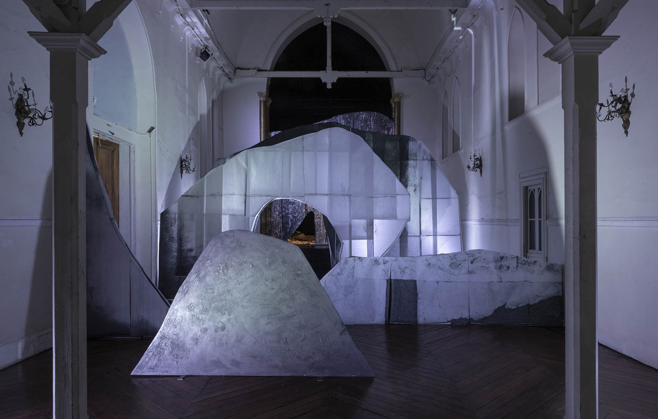 Exposición «Un elefante y un paisaje» de Elena Loson: Expandir los límites del dibujo