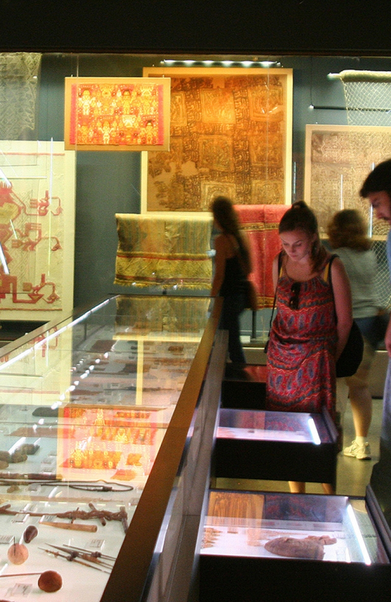 Pilar Alliende y la colección textil del Museo Precolombino: contando la historia del arte mayor de los Andes