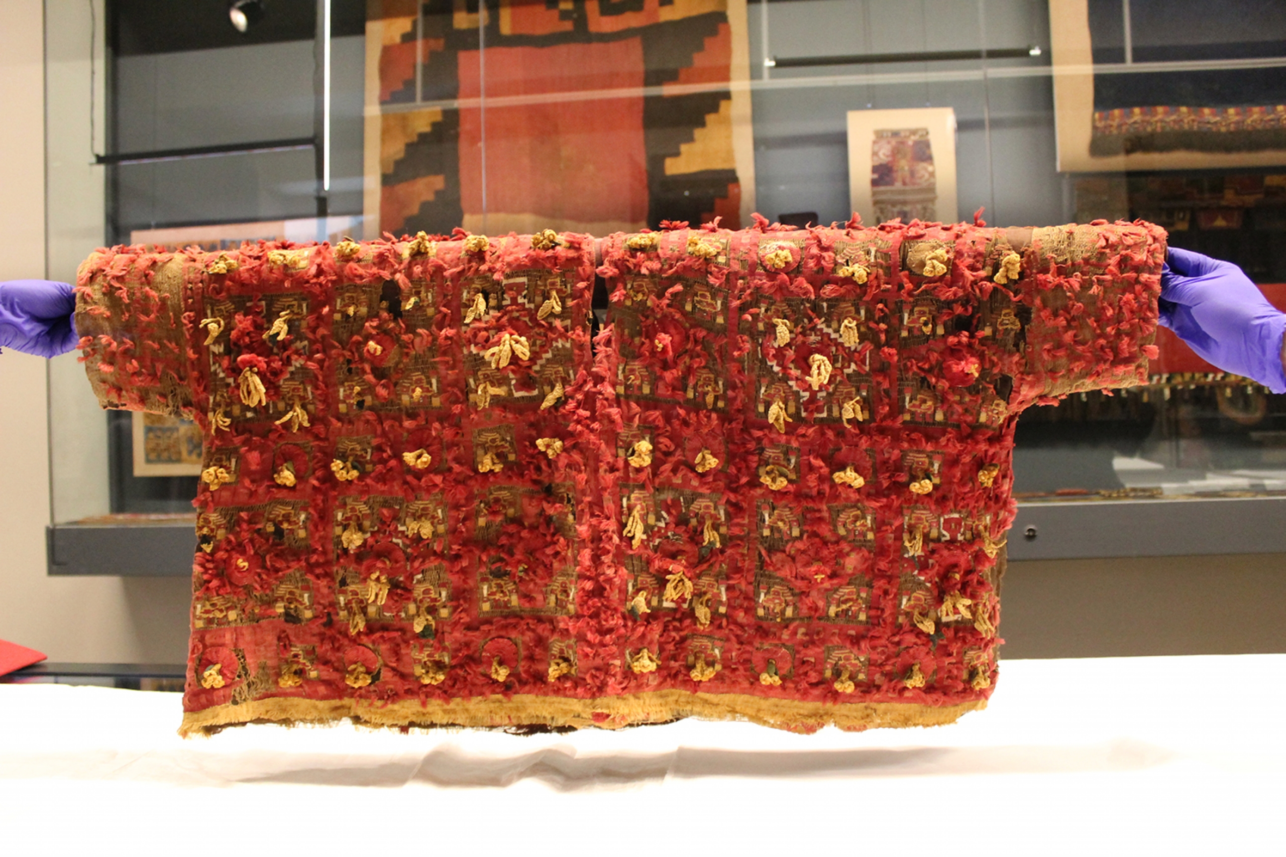 Pilar Alliende y la colección textil del Museo Precolombino: contando la historia del arte mayor de los Andes