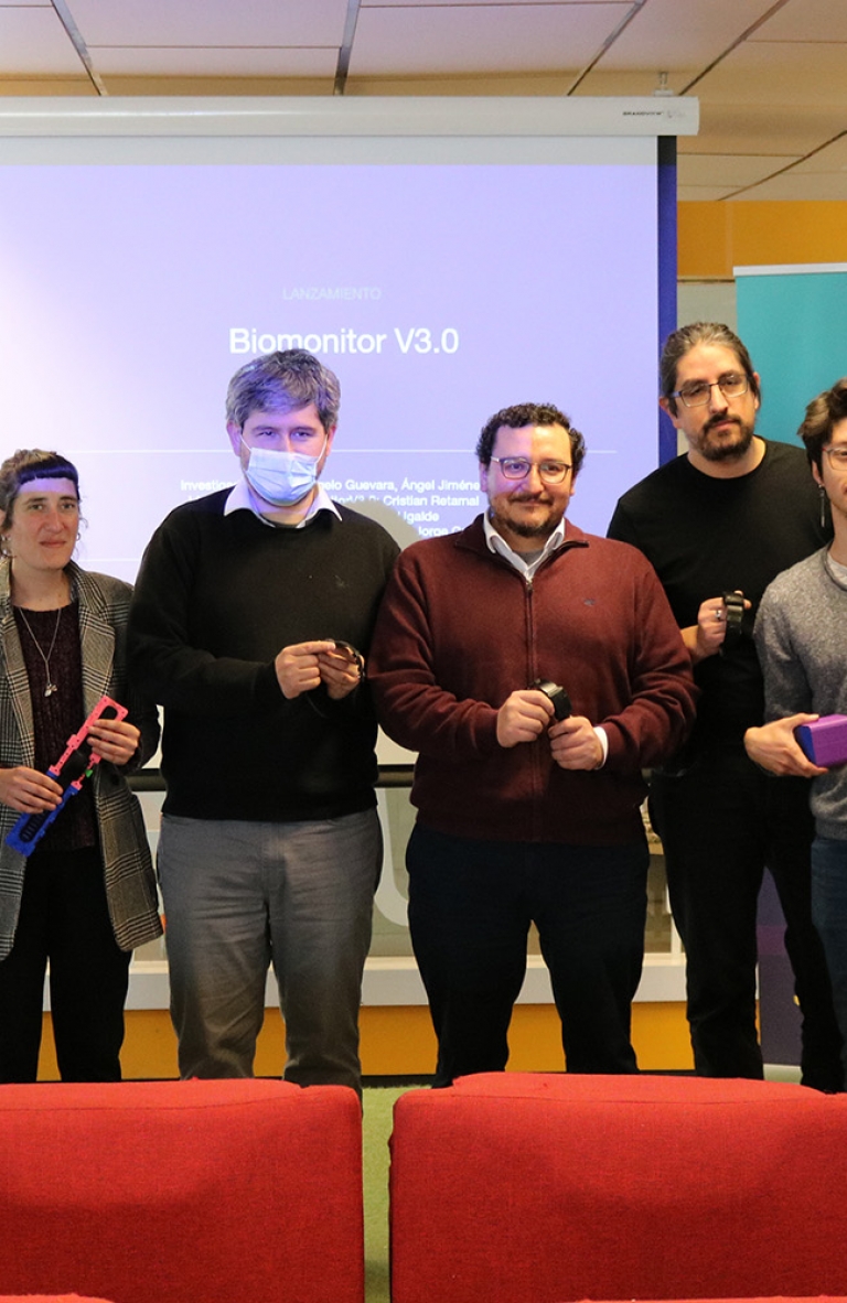 Tecnología de punta chilena: Pulsera Biomonitor V3.0 analiza emociones y niveles de estrés a través de inteligencia artificial