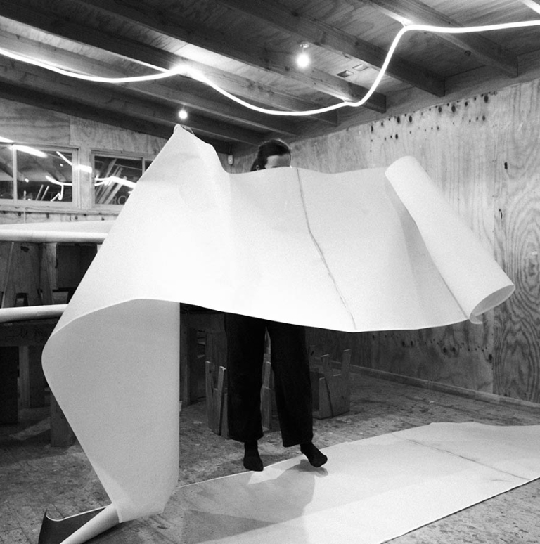 Exposición «Un elefante y un paisaje» de Elena Loson: Expandir los límites del dibujo