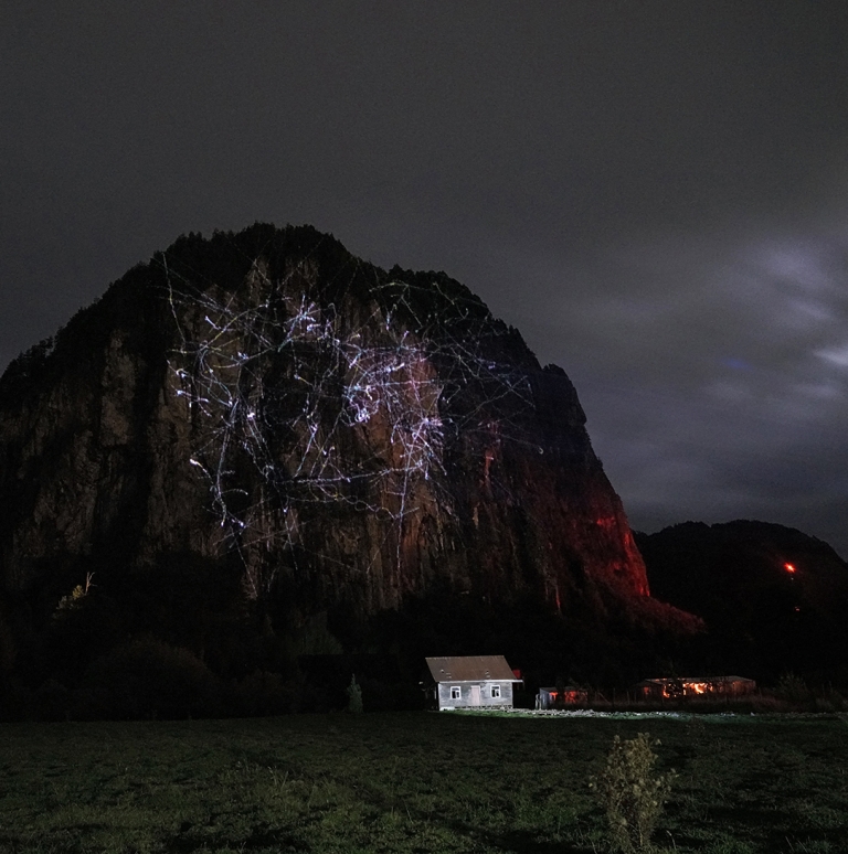 Los ritos lumínicos de Delight Lab en la Patagonia