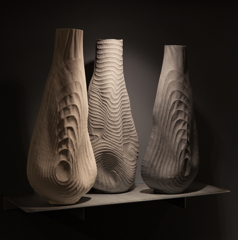 La cerámica y el textil unidos en la obra de Bernardita Cossio