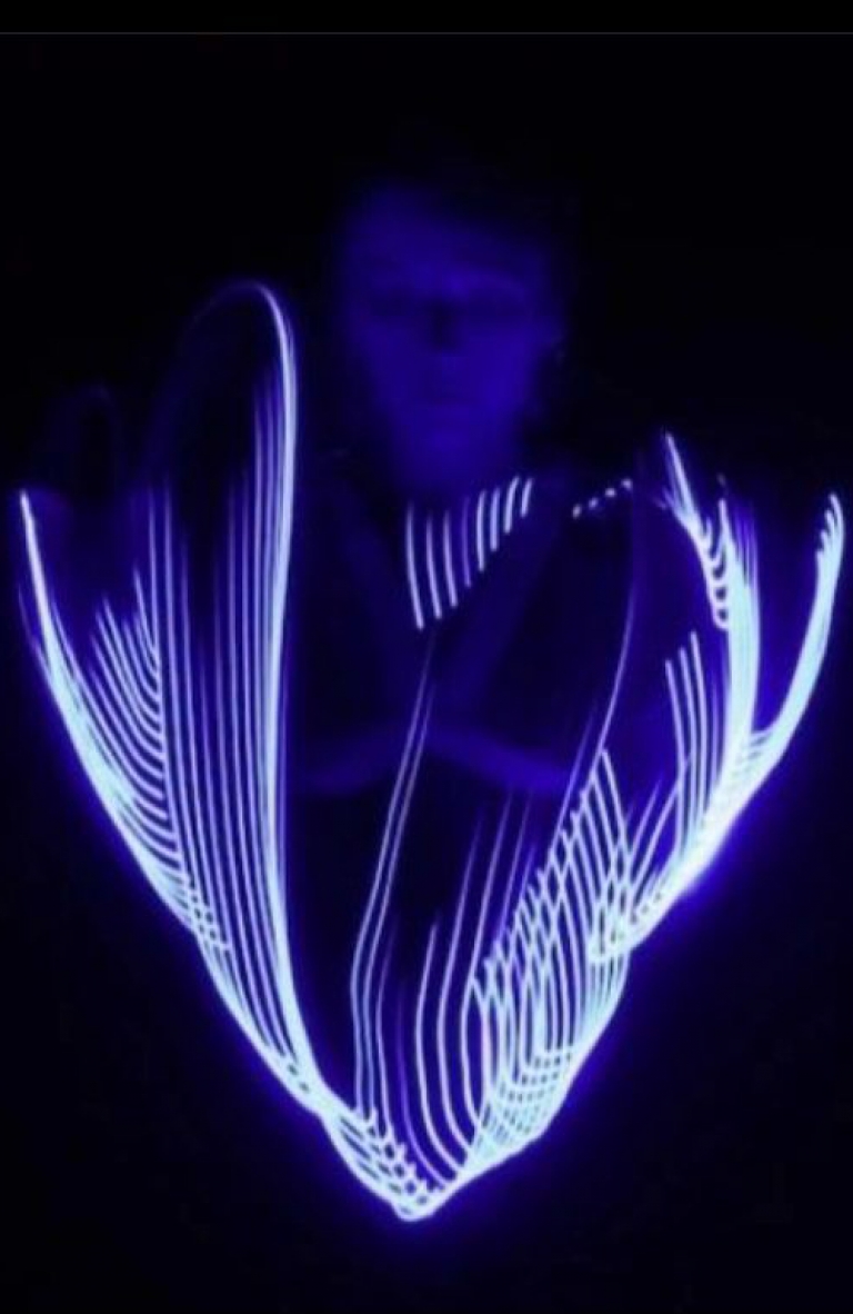 Tratado sobre el Aura de Clarisa Menteguiaga: una performance que une arte, danza y tecnología