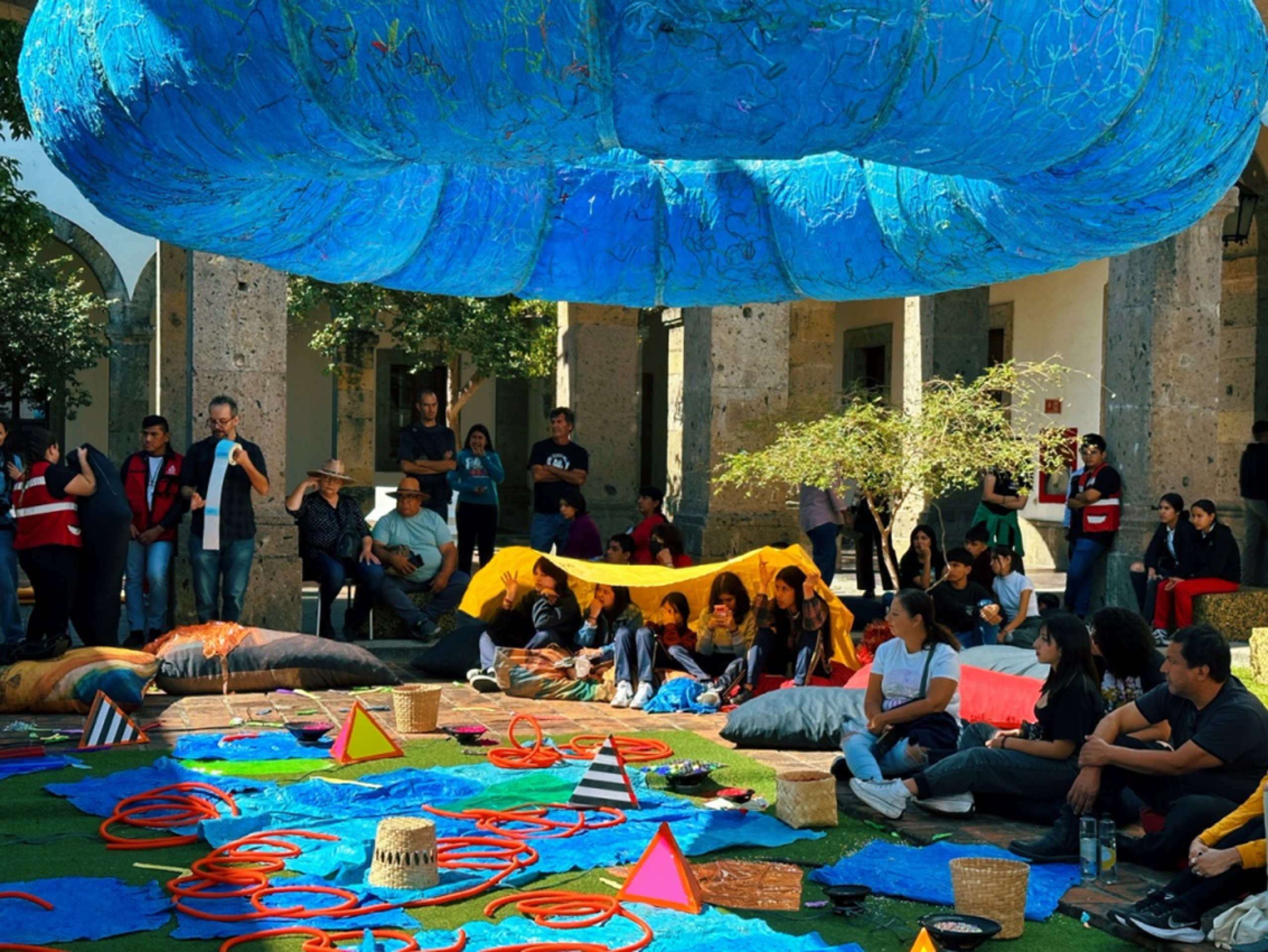 Bolsas Bolsón: Supra reciclaje, comunidad y arquitectura efímera en México