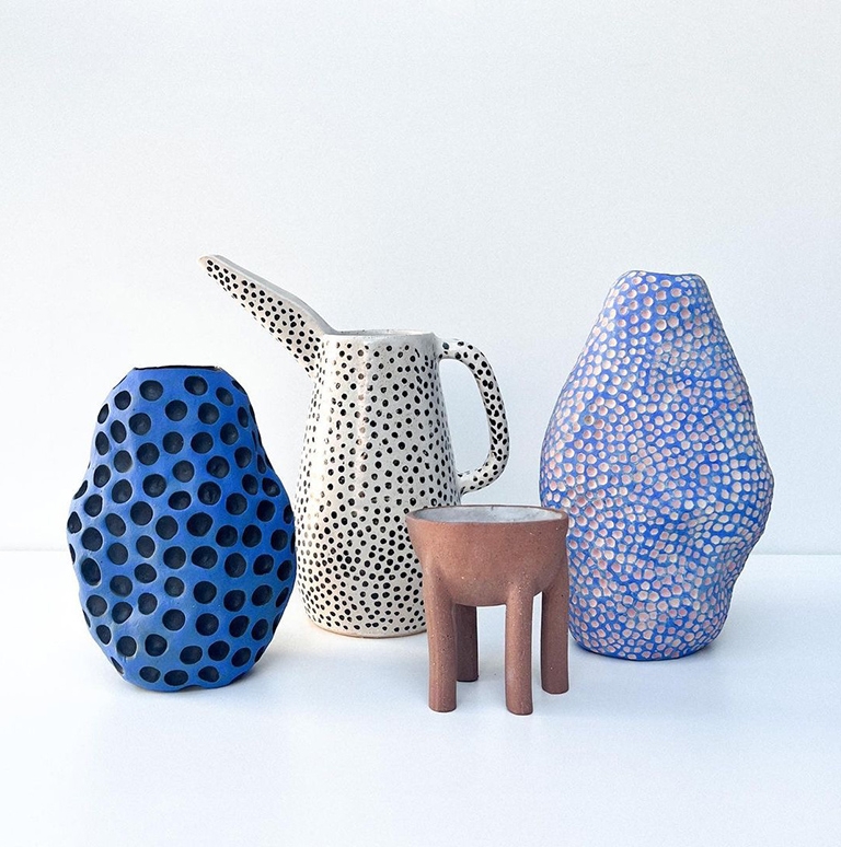 Nueva exposición de Galería Biophilia reúne a la cerámica chilena contemporánea