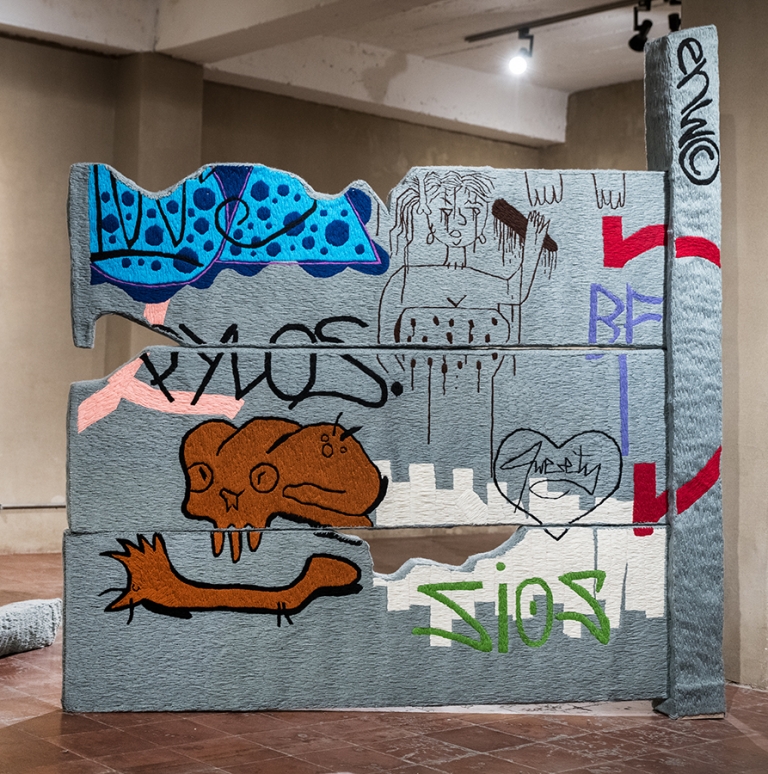 La periferia se borda y se teje en el arte textil de Claudia Gutiérrez