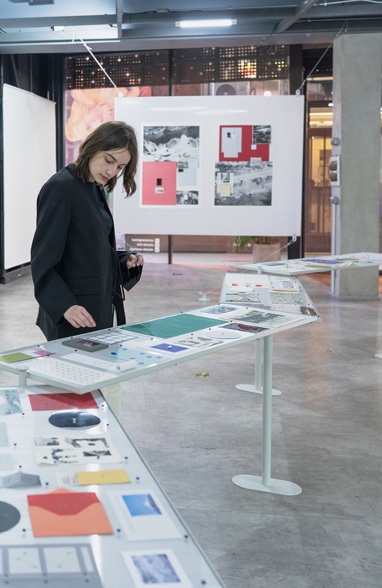 Exposición «Relatos Pasajeros» de Valentina Améstica: preservando lo efímero