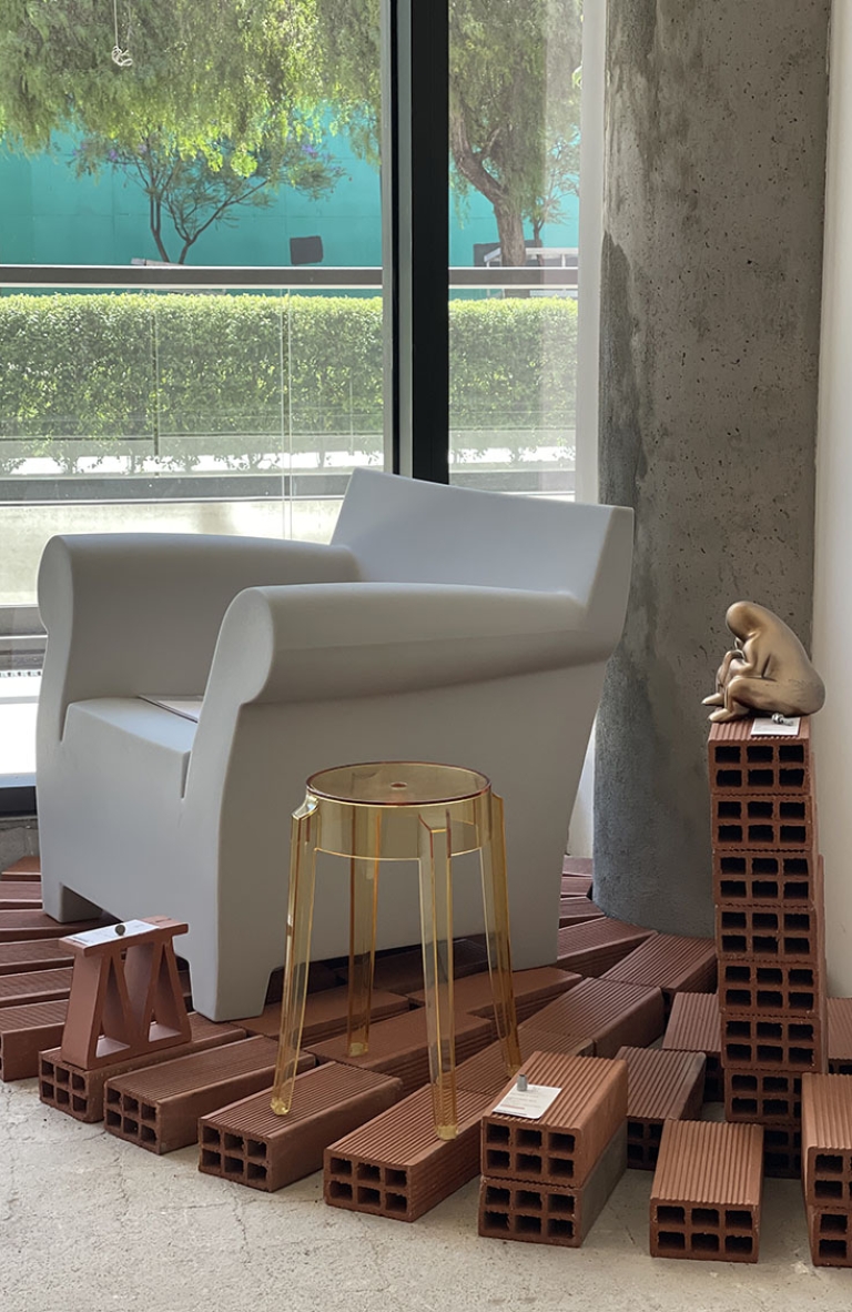Últimos días para ver retrospectiva de Philippe Starck en Galería Aqueveque