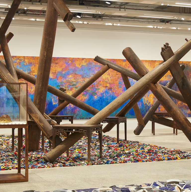 Objetos cotidianos e históricos protagonizan la nueva exposición de Ai Weiwei «Making Sense»